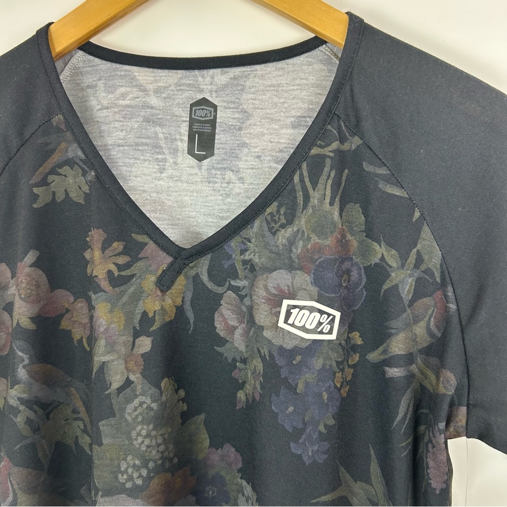 Women's 100% Airmatic Mountain Bike MTB Cycling Jersey in Black Floral Size L - Picture 2 of 7